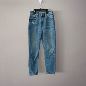 American Eagle Stretch light blue Mom Jean 00